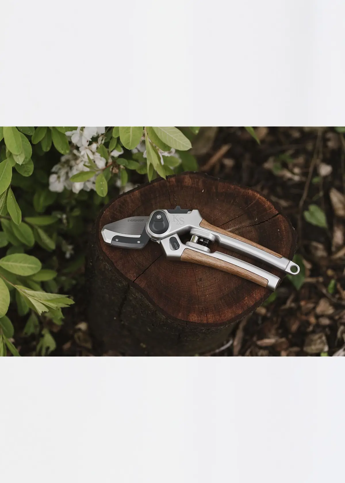 A photo of Kent & Stowe Eversharp Hard Wood Secateurs