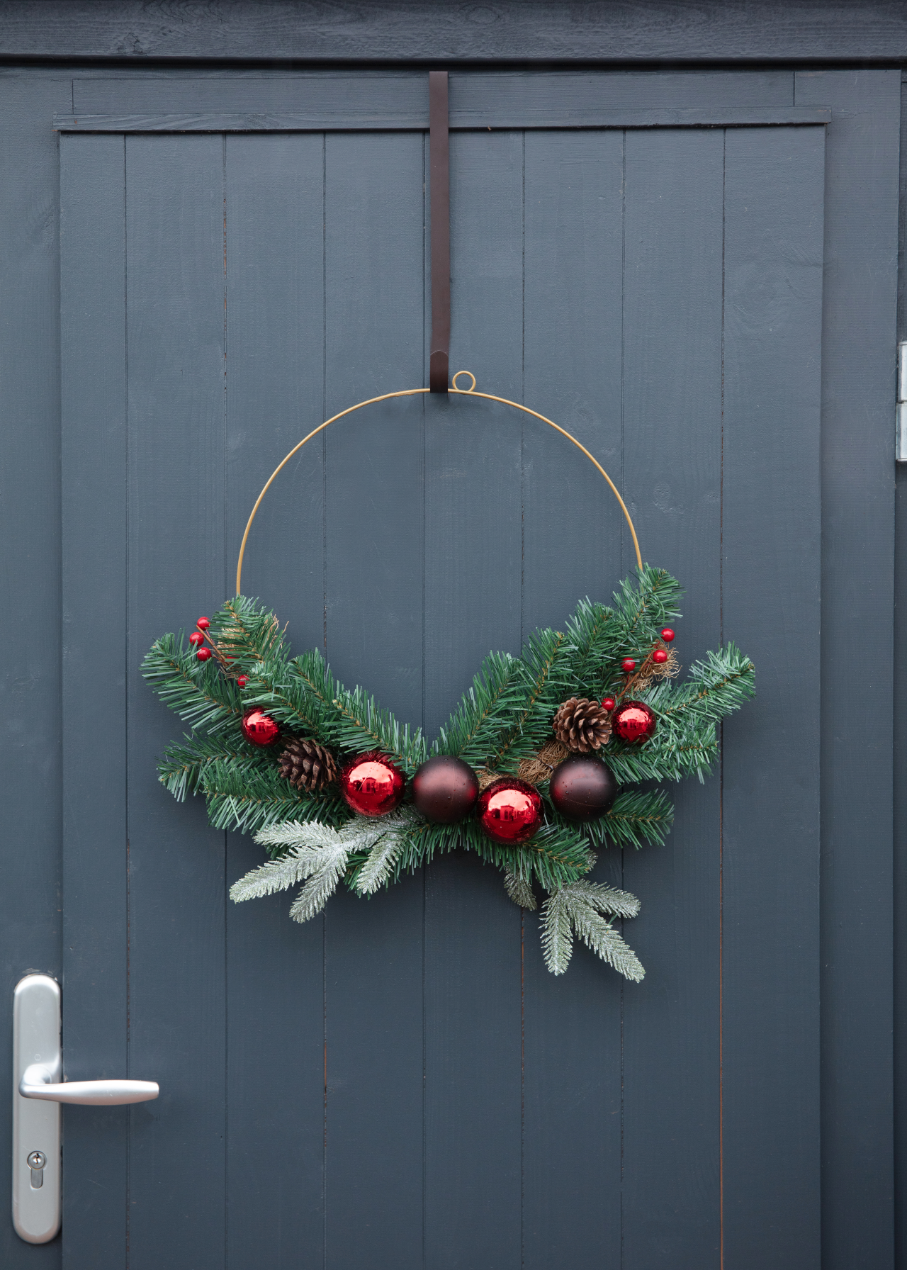 Artificial Wreath With Red Baubles 45cm
