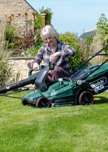 Webb Eco 20V 43cm Lawnmower with 2 X 20v 4ah Batteries & Cha