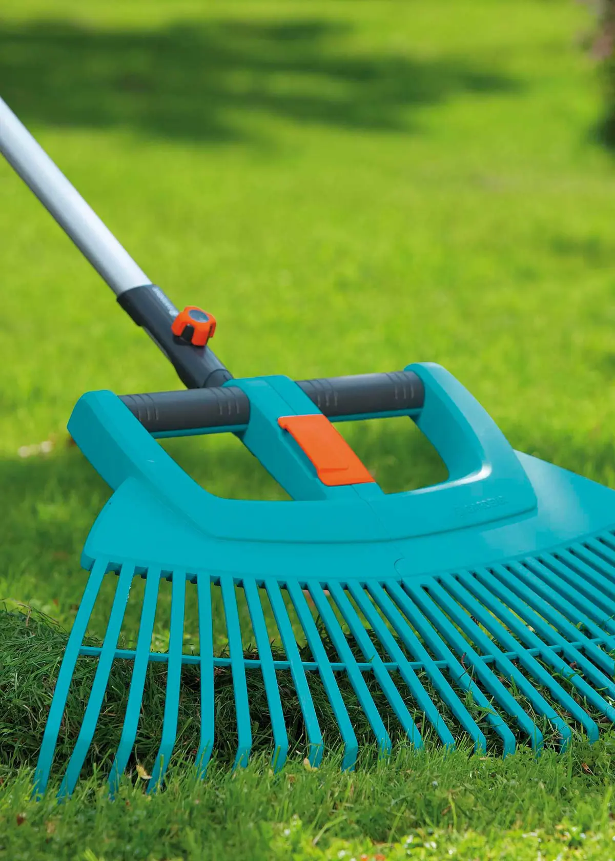 A photo of Combisystem Foldable Plastic Fan Rake XXL