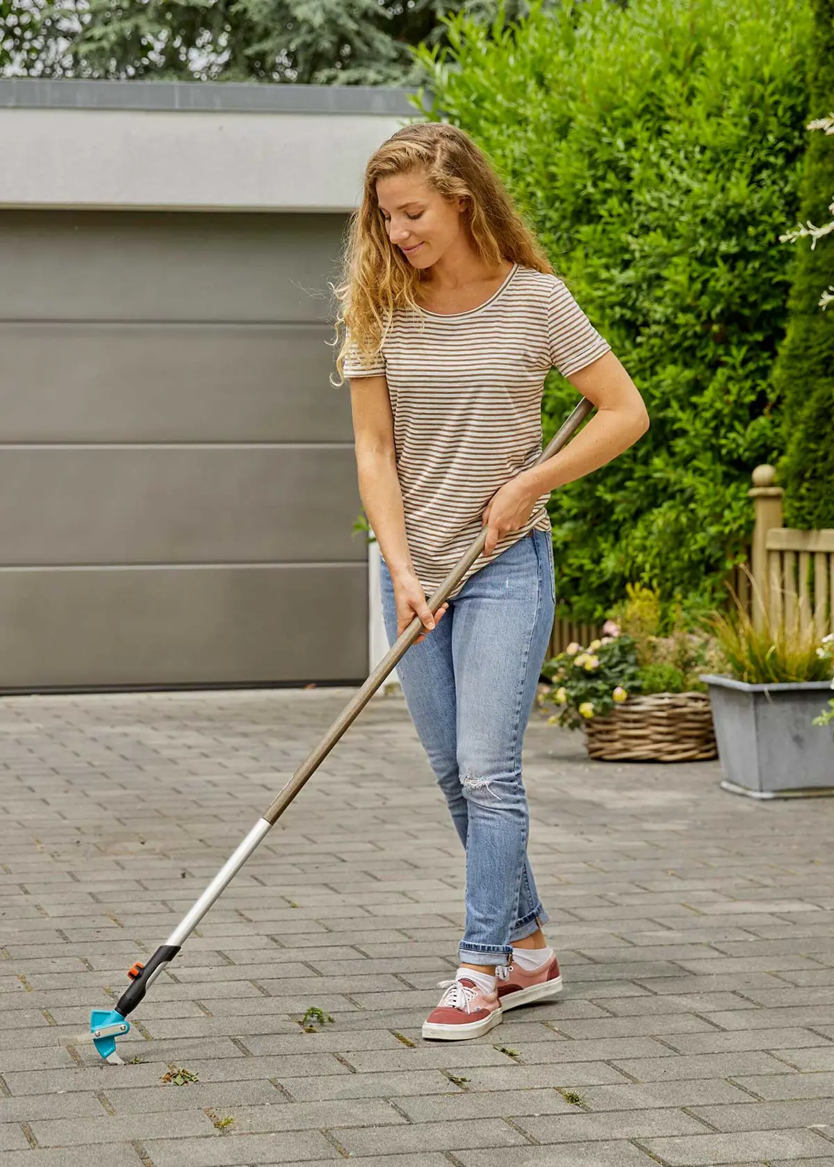A photo of Combisystem 2in1 Patio Weeder