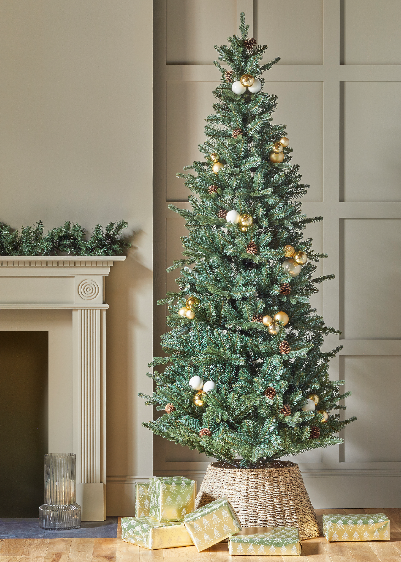 6ft Lockwood Pinecone Artificial Christmas Tree | Dobbies Garden