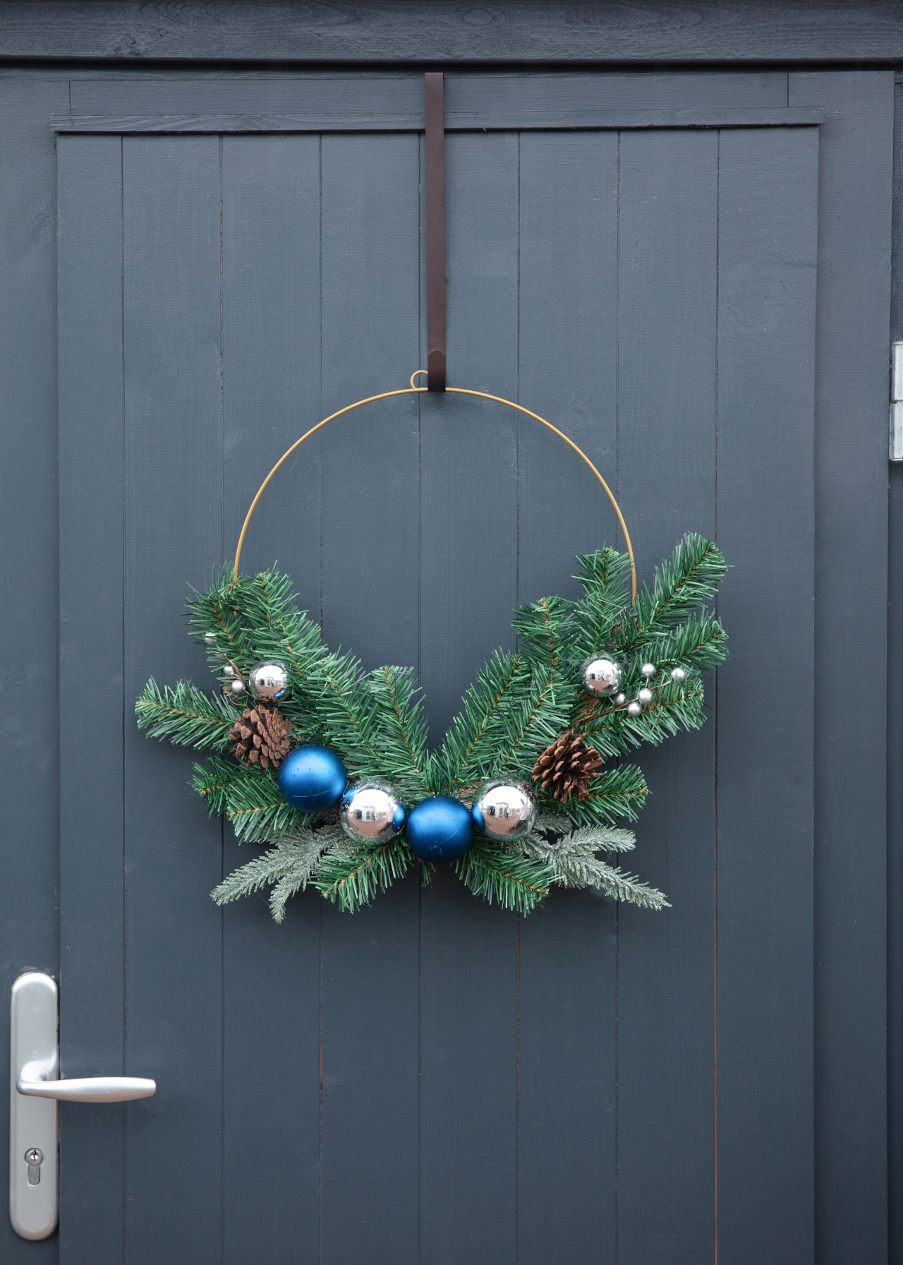 Artificial Wreath With Blue & Silver Baubles 45cm