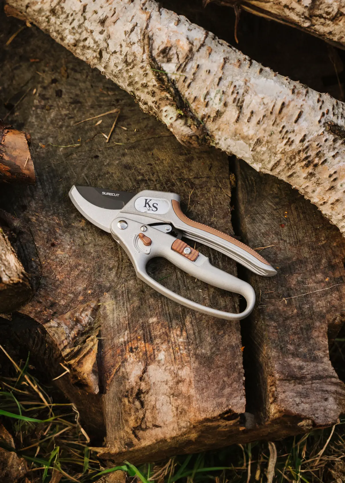 A photo of Kent & Stowe Surecut Hardwood Anvil Ratchet Secateurs
