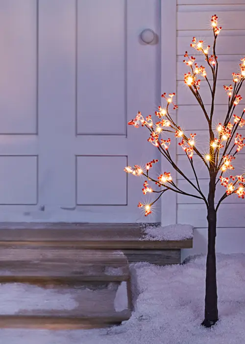Pre-Lit Tree Decorated With Red Berries 1.2m