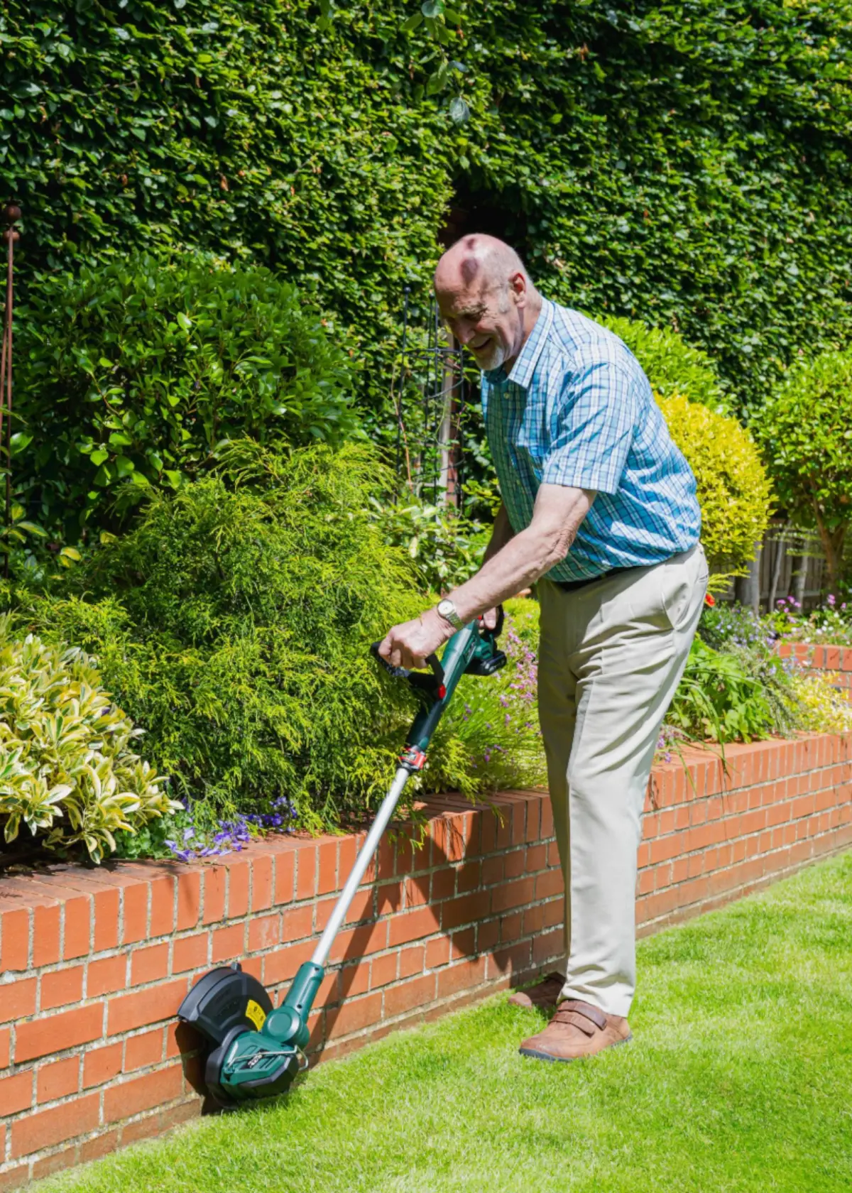 A photo of Webb 20V 30cm Cordless Linetrimmer with Battery & Charger