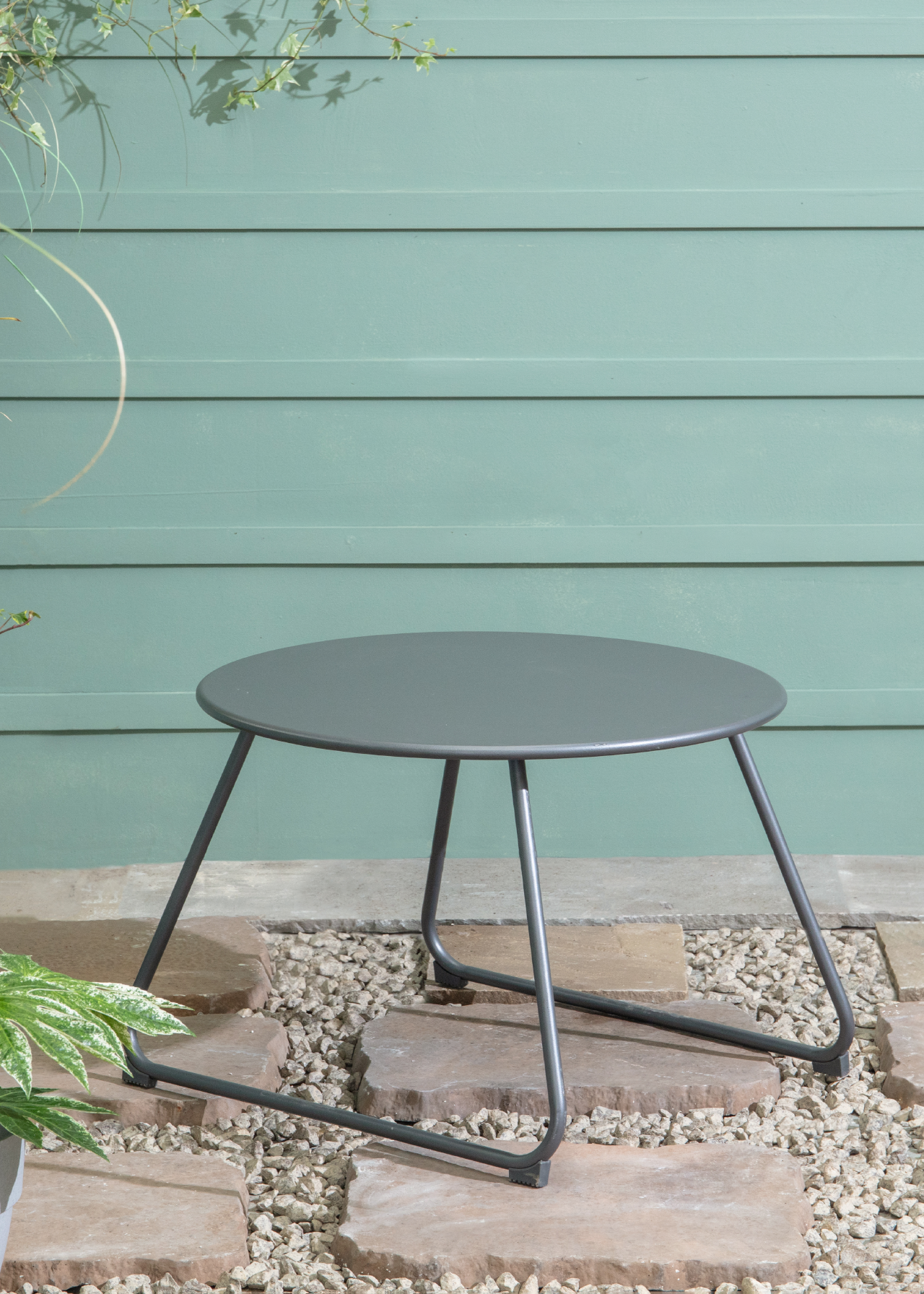 Steel round table