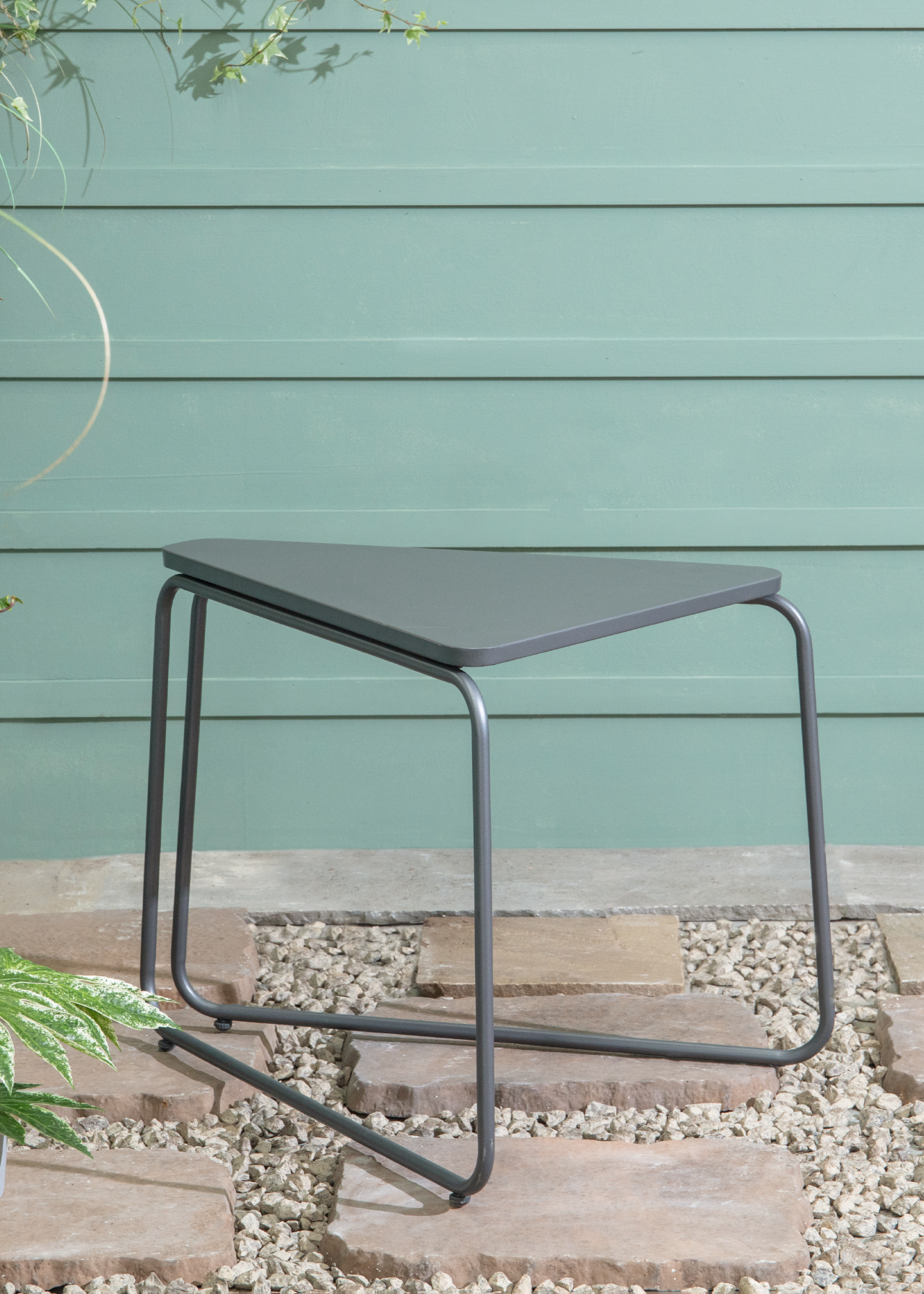 Steel triangle table
