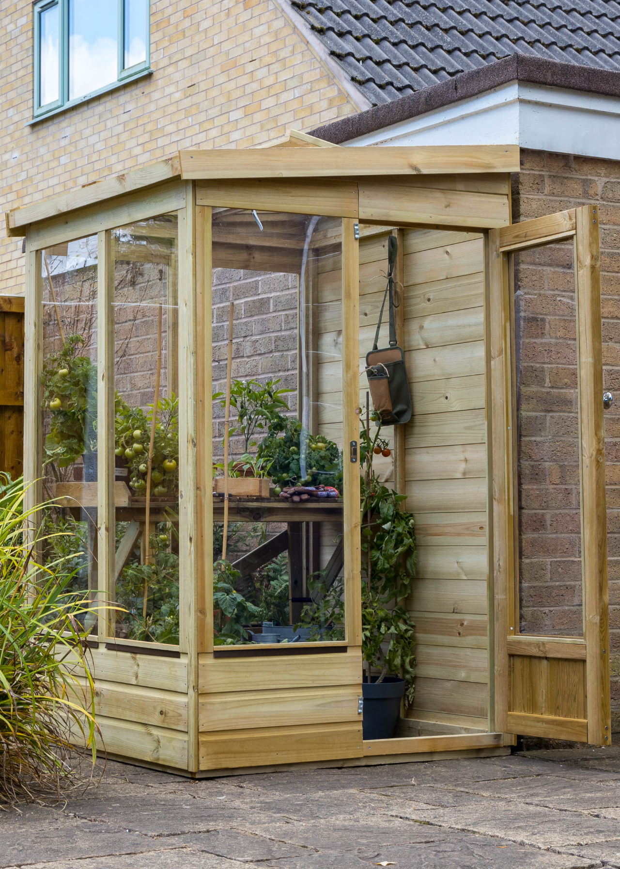 4x4 Wallscape Lean-to Greenhouse Solid Back