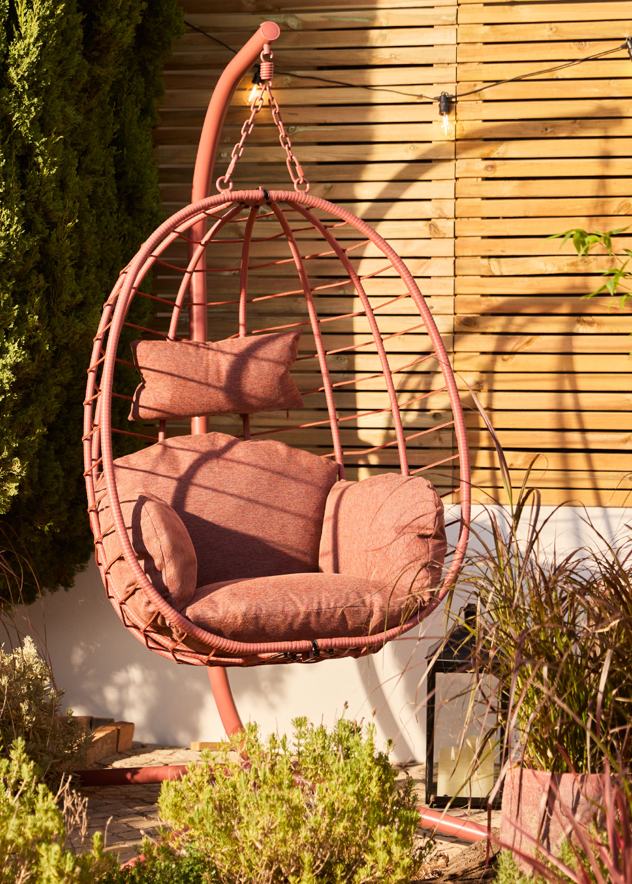 Barcelona Hanging Egg Chair Red