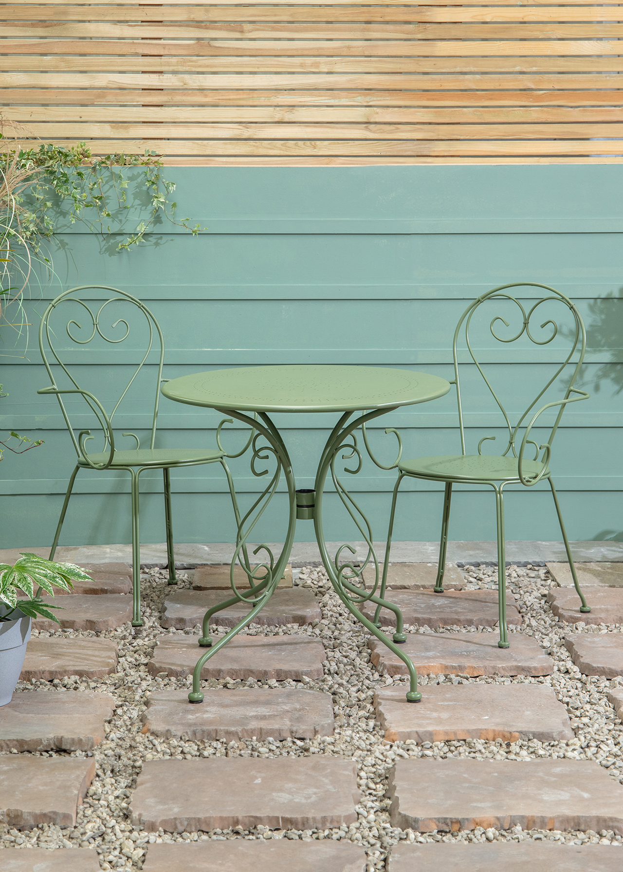 Wild Heritage outdoor bistro set