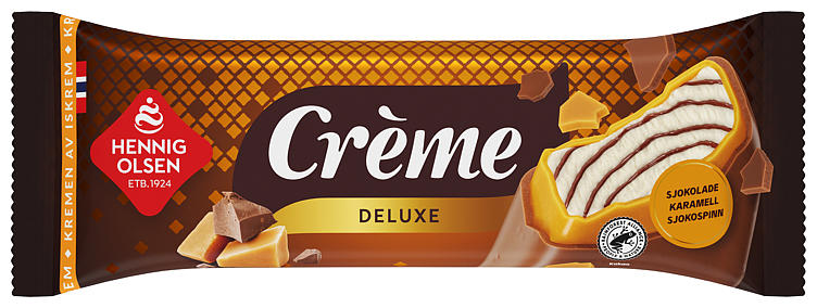 CRÈME DELUXE FLØTEIS MED SJOKOLADESAUS DYPPET I KARAMELLOVER