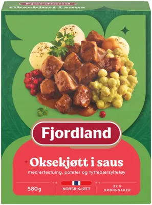 Oksekjøtt I Saus Med Ertestuing Poteter Og Tyttebærsyltetøy