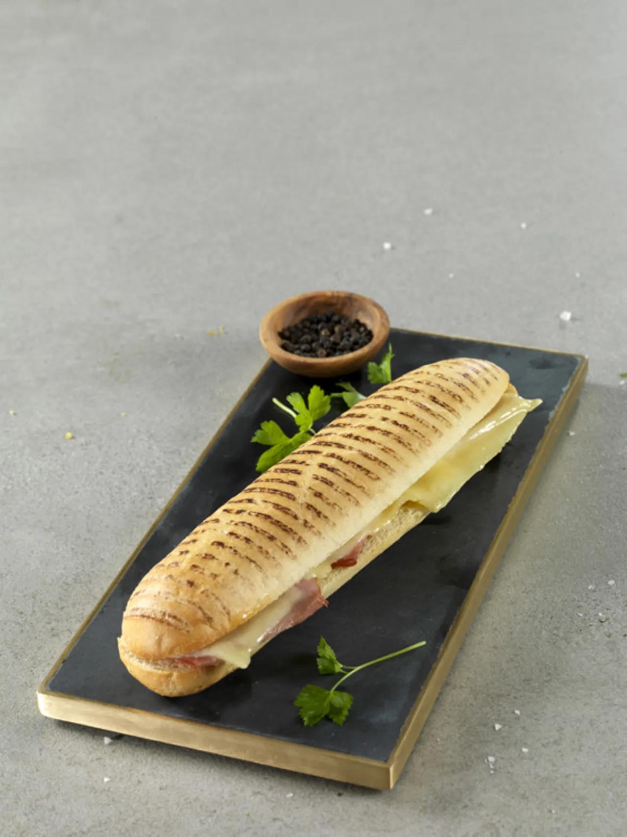 PANINI MED OST OG SKINKE 180G