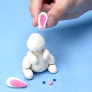 simple Play-Doh compound projects to mold, stretch and shape their imaginations!