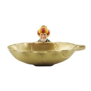 فنانيس - شخصية الرجل العجوز مع صحن