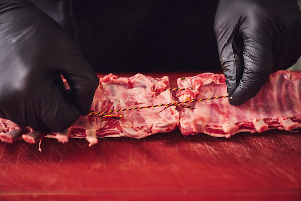 Carré d’agneau farci au porto et aux raisins secs