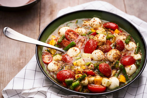 Bocconcini salade met fijne groentjes