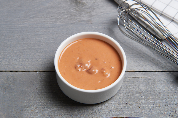 Culinaire bruine saus met bosvruchten