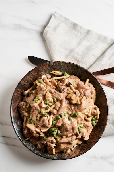 Kippengyros met beukenzwammen en grotchampignons