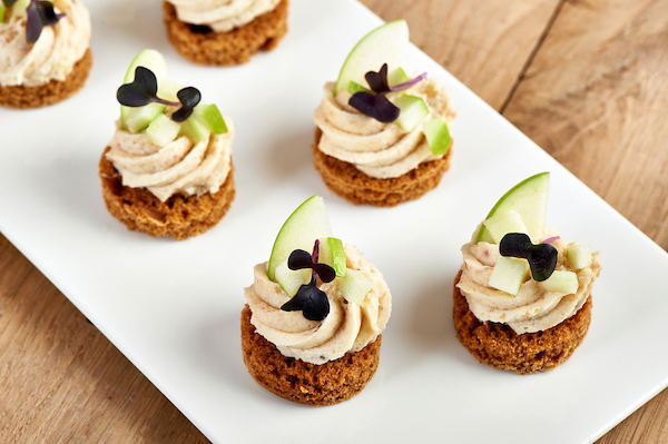 Palingmousse met peperkoek en groene appel