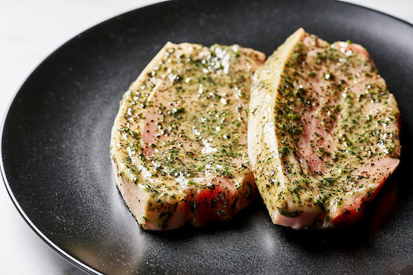 Varkenssneetjes met kruidenbotermarinade