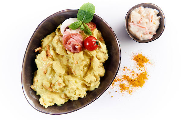 Kippenstoofpotje met spek, curry en groenten