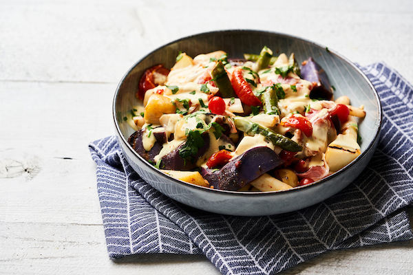 Salade van gegrilde aardappelen en groene asperges