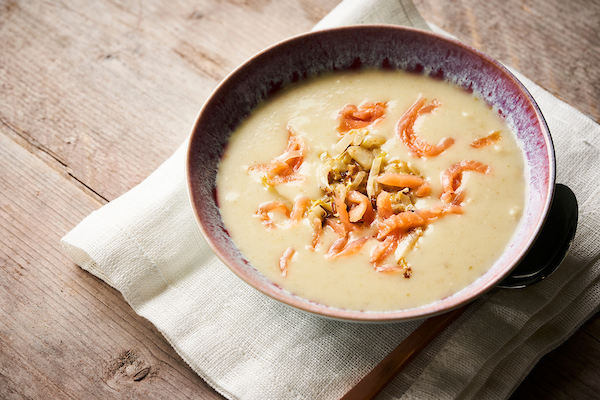 Soep van witloof met gerookte zalmsnippers