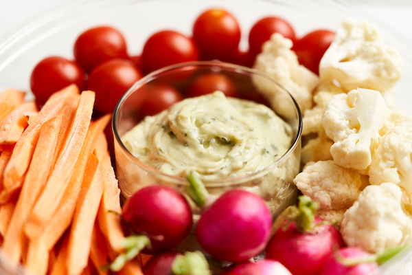 Aperogroentebordje met basilicummayonaise