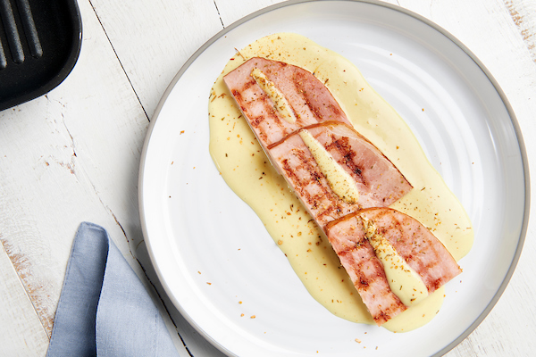 Beenham met honing mosterdsaus