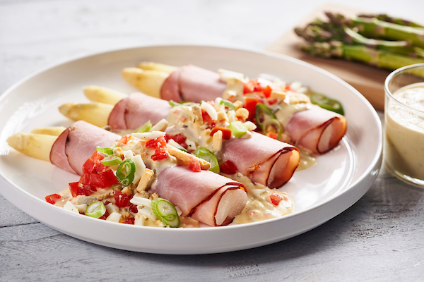 Hamrolletjes met asperges en vinaigrette maison