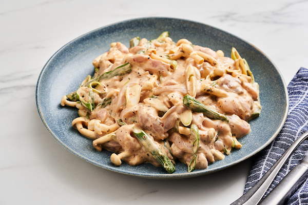 Kippengyros met asperges en beukenzwammen