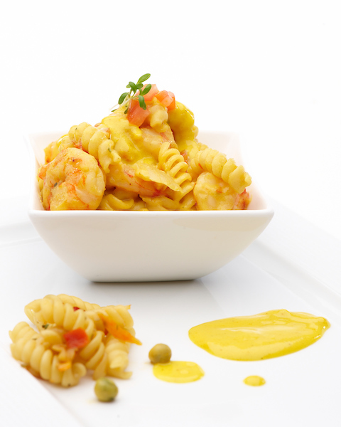 Curry spirelli met scampi's