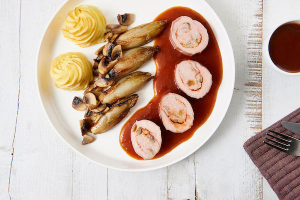 Gevulde kalfsrollade Diane saus en witloof